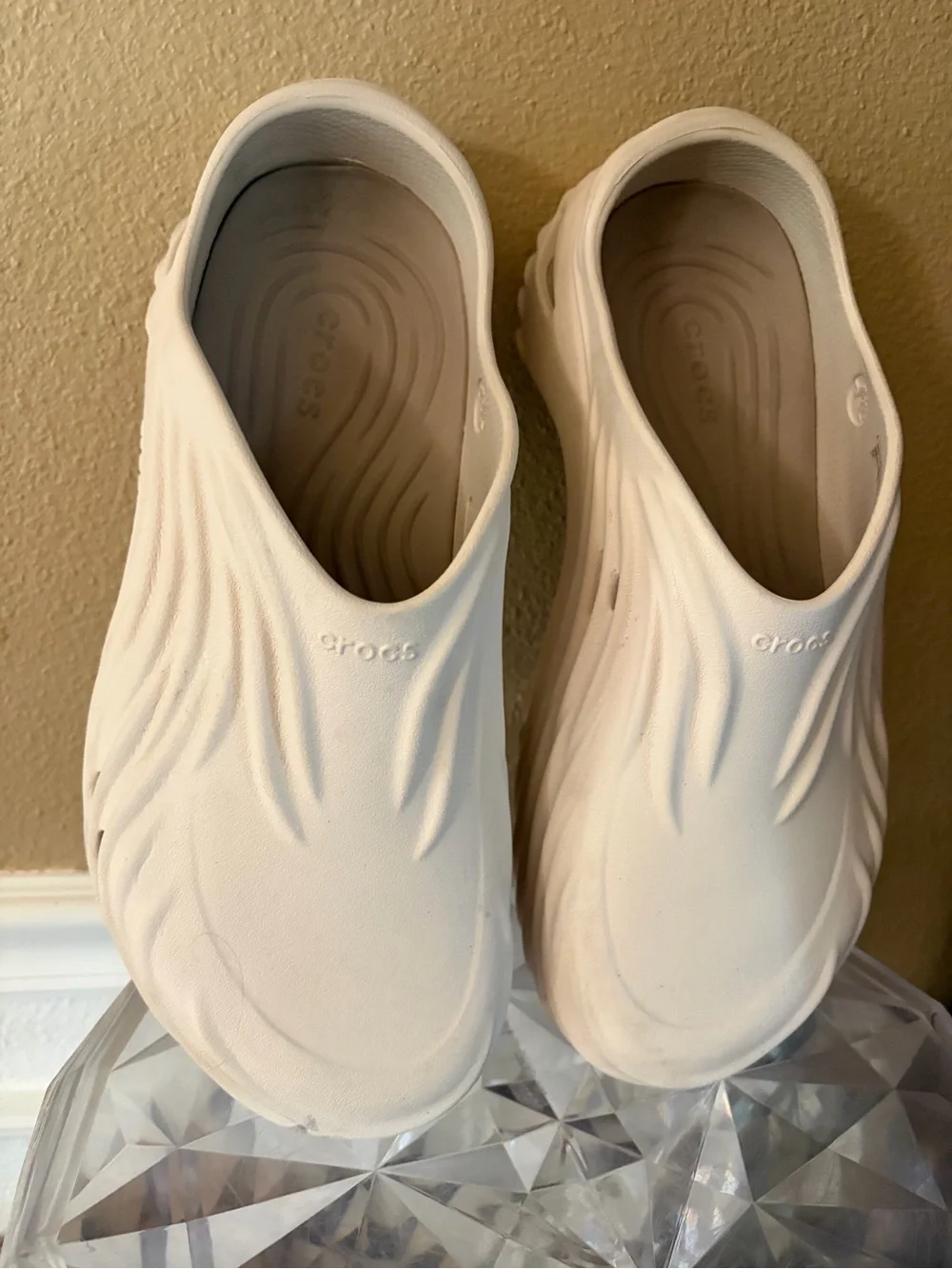 Men’s Crocs Echo Wave Chalk Almond Shoes size 10